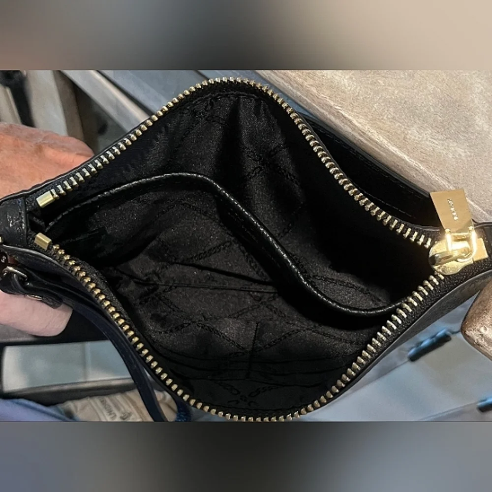 Michael Kors Black Pebbled Leather Large Jet Set Wristlet Like‎ New